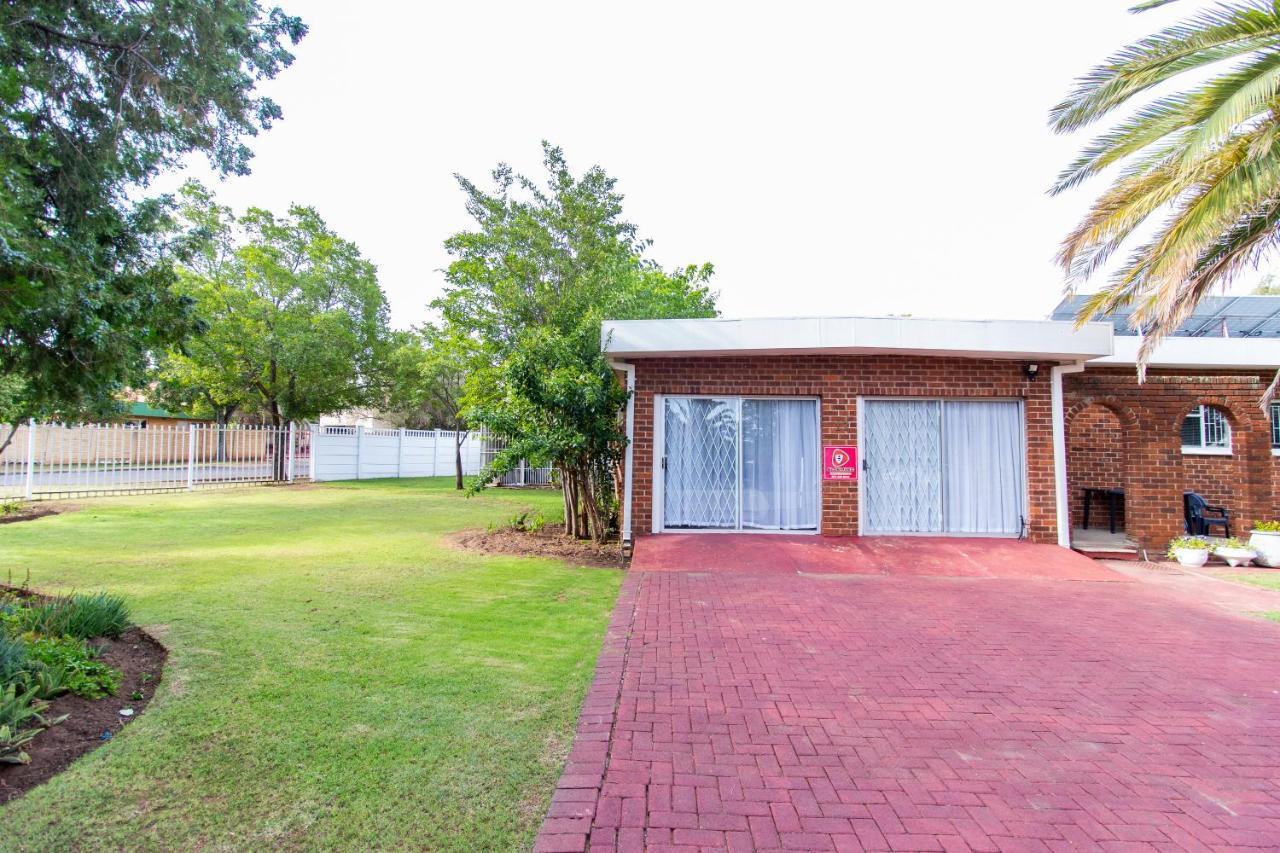 Gastehuis 17 Bloemfontein Esterno foto